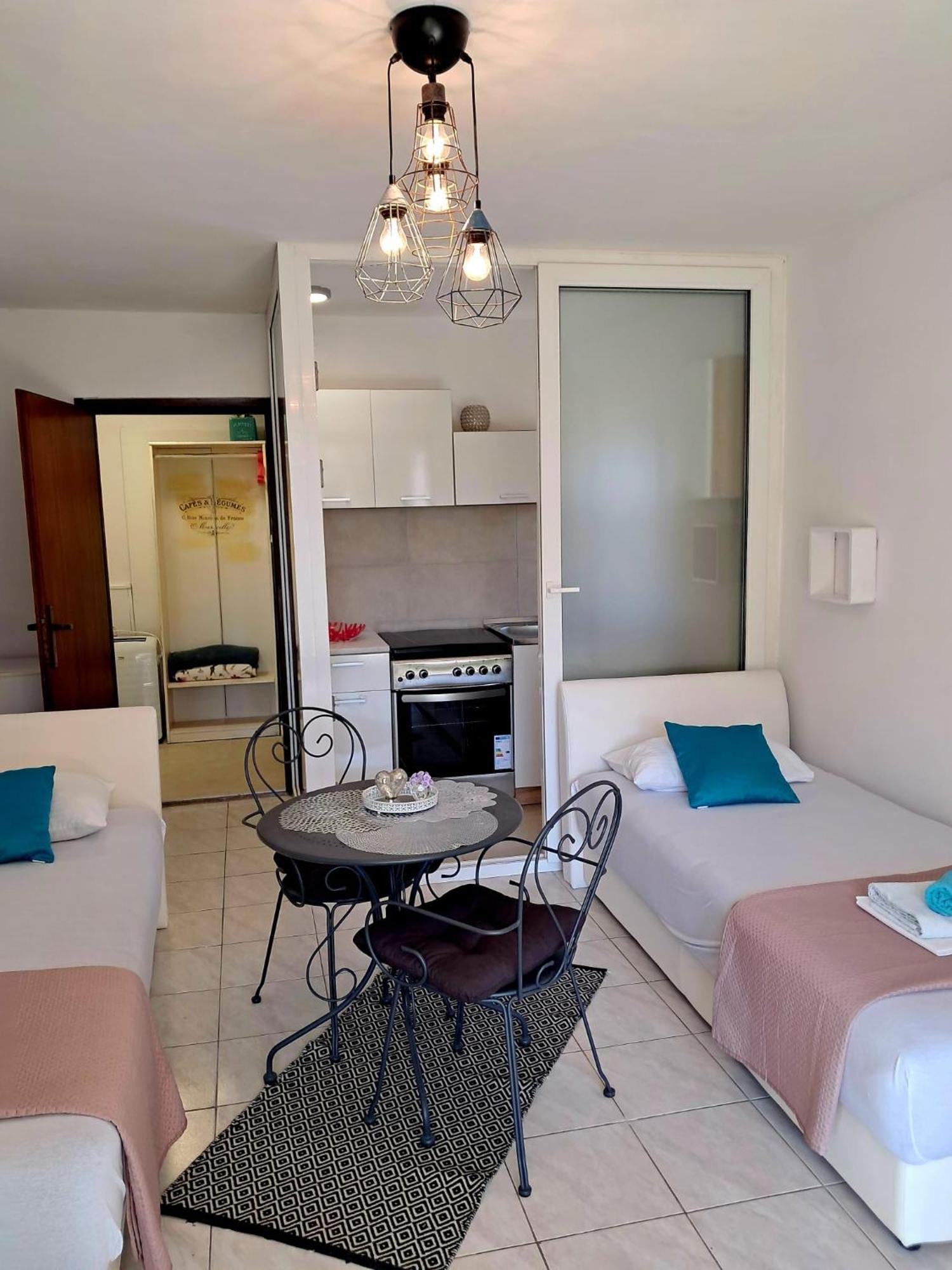 Apartmani Jessica Novalja Exterior foto